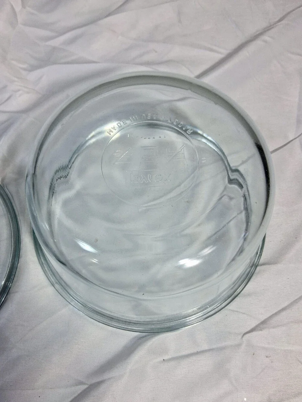 Pair Of Pyrex 4 Cup #7201R Snapware Total Solutions Bowls